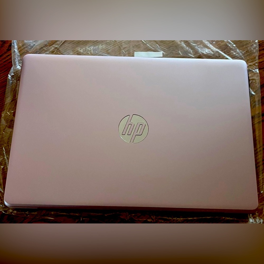 HP Hewlett-Packard pink laptop BNIB